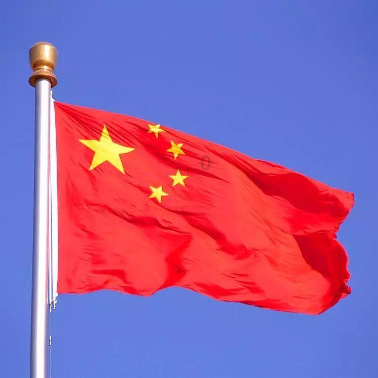 年轻女总监“衣不蔽体”被破门带走,欲提起行政诉讼,律师:警方应考虑人性化办案