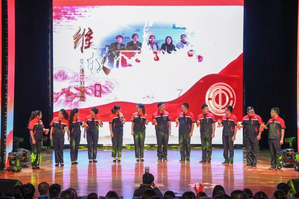 大臣被唐中宗赐婚窃喜不已,结果掀开红盖头,发现她比自己还老