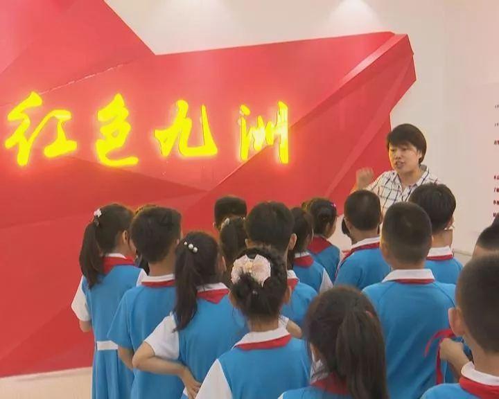 一生赢家：娶过演员，娶过歌手，最后娶美女教授！
